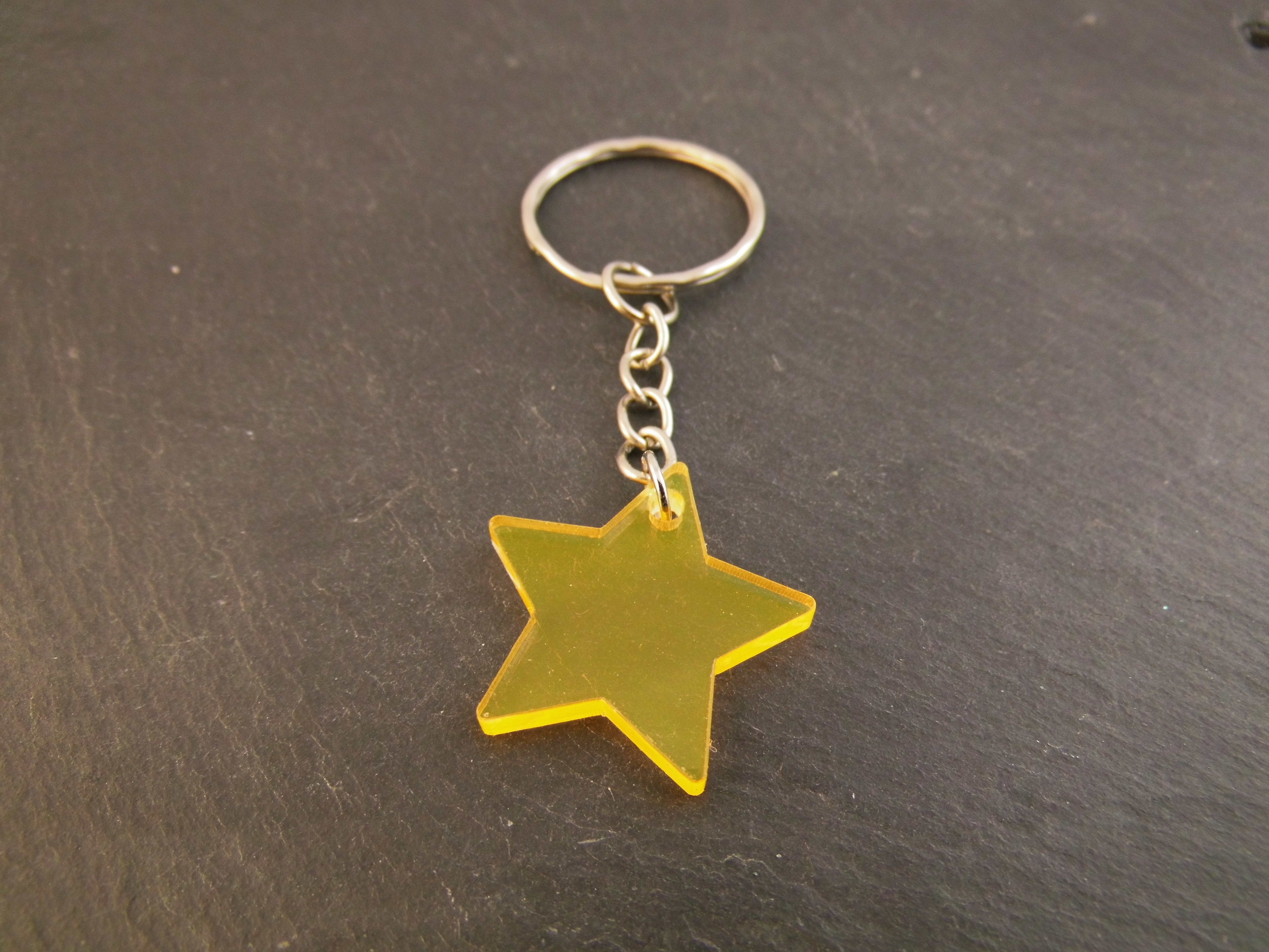 Schlüsselanhänger Stern gelb fluoreszierend Taschenbaumler